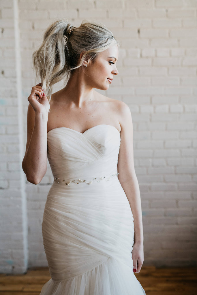 Wedding Dress Belt 93cm Rhinestone Wedding Girdle Handmade Beaded Decal  Bride Dress Belt Gowns Accessories (Color : Dark Gray, Size : 93cm x 4cm) :  : Clothing, Shoes & Accessories